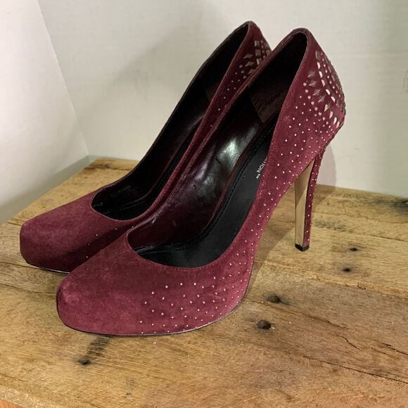 BCBGeneration studded party pumps maroon high heels glam runway - Picture 1 of 11